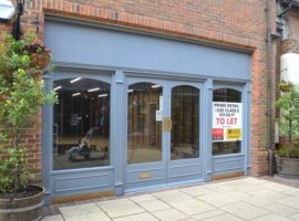 TOWN CENTRE RETAIL PREMISES, 970 sq ft Class E Business Use, Available on New Lease