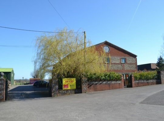 OPEN PLAN OFFICE/BUSINESS SPACE, 2694 SQ FT  WITH AMPLE PARKING - TO LET