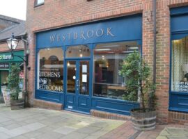 1,000 SQ FT RETAIL PREMISES, TOWN CENTRE LOCATION, AVAILABLE ON NEW LEASE