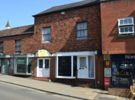 TOWN CENTRE RETAIL/BUSINESS PREMISES - 900 SQ FT - TO LET