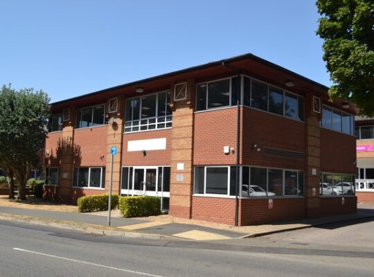 3671 SQ FT MODERN, OFFICE BUILDING - TO LET (may sell)
